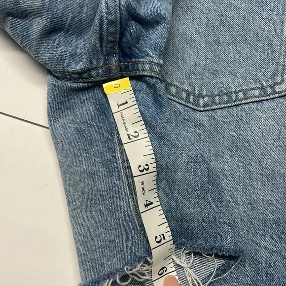 Everlane Woman’s High Rise Distressed Denim Mom Shorts Size 28 - Picture 10 of 10